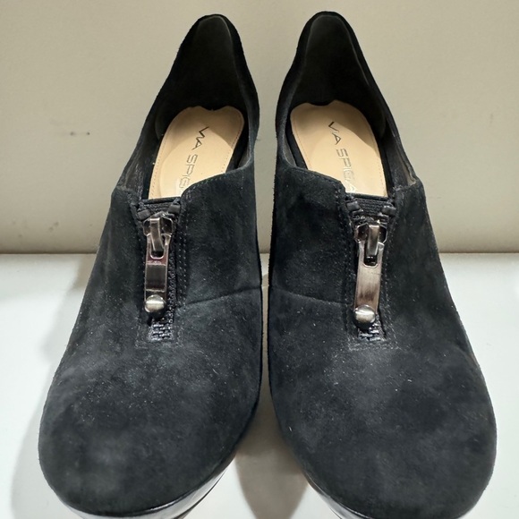 Via Spiga heels leather suede Open toe Chunky... | Depop Suede!  Gorgeous Black Suede Via Spiga Heels - Sz 6